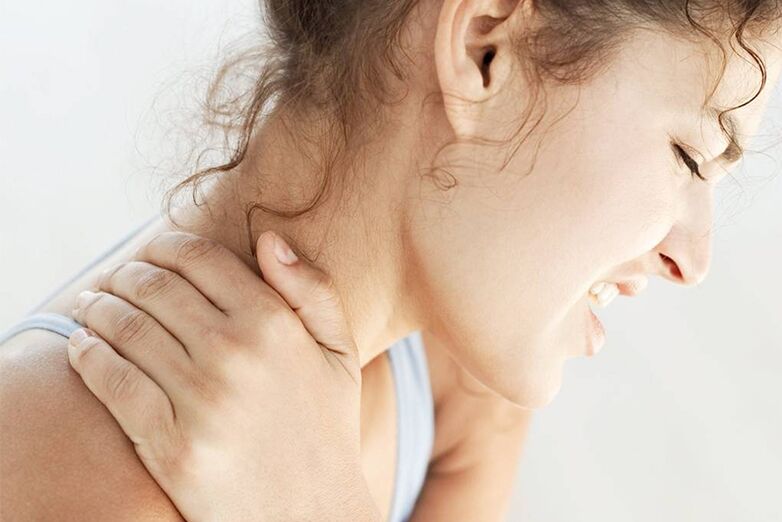 bolest v cervikální oblasti v důsledku osteochondrózy